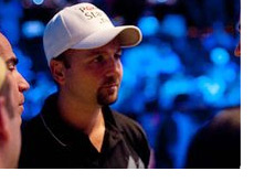 Daniel Negreanu chatting in the crowd