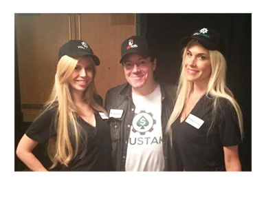 Jamie Gold at the World Series of Poker 2015 - Surrounded by babes - Twitter photo
