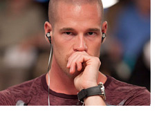 Patrik Antonius - Hand over his mouth and deep thoughts